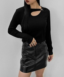 【LVEU.】フロントクロスデザイントップス / トップス カットソー 長袖 リブ アシンメトリー アシメ チャーム クロス ショート クロップド ブラック ホワイト ブルー グリーン
