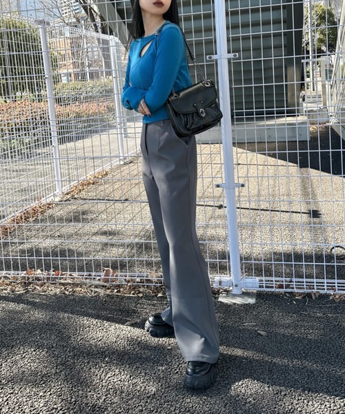 LVEU.（ラブユ.）の「【LVEU.】フロントクロスデザイントップス / トップス カットソー 長袖 リブ  アシンメトリー アシメ チャーム クロス ショート クロップド ブラック ホワイト ブルー グリーン（Tシャツ/カットソー・レディース・ホワイト/グリーン/ブラック/ブルー・FREE）」の14枚目の写真