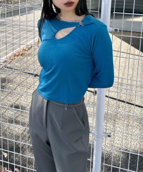 LVEU.（ラブユ.）の「【LVEU.】フロントクロスデザイントップス / トップス カットソー 長袖 リブ  アシンメトリー アシメ チャーム クロス ショート クロップド ブラック ホワイト ブルー グリーン（Tシャツ/カットソー・レディース・ホワイト/グリーン/ブラック/ブルー・FREE）」の17枚目の写真