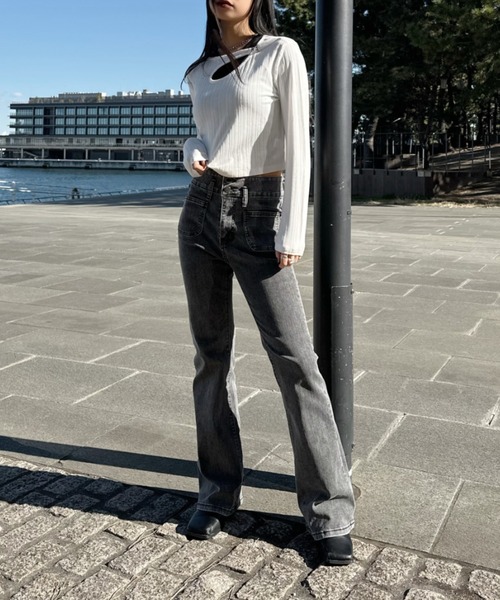LVEU.（ラブユ.）の「【LVEU.】フロントクロスデザイントップス / トップス カットソー 長袖 リブ  アシンメトリー アシメ チャーム クロス ショート クロップド ブラック ホワイト ブルー グリーン（Tシャツ/カットソー・レディース・ホワイト/グリーン/ブラック/ブルー・FREE）」の20枚目の写真