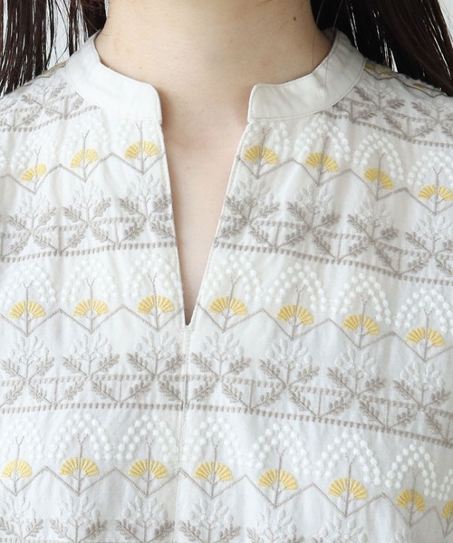 yuni（ユニ ）の「ボーダー花刺繍スキッパーワンピース 1701OP026241