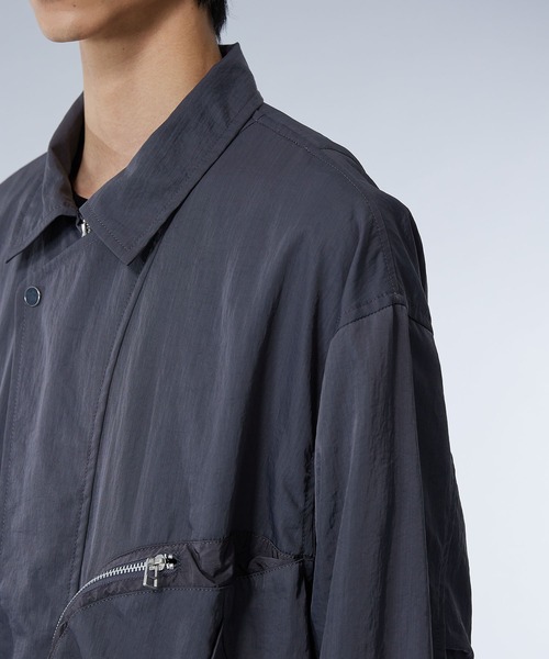 UNITED TOKYO（ユナイテッドトウキョウ）の「ヴァゼロナイロンブルゾン | セットアップ着用可能（ブルゾン・メンズ・ダークグレー/ブラック・2/1）」の12枚目の写真