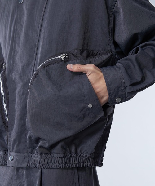 UNITED TOKYO（ユナイテッドトウキョウ）の「ヴァゼロナイロンブルゾン | セットアップ着用可能（ブルゾン・メンズ・ダークグレー/ブラック・2/1）」の15枚目の写真