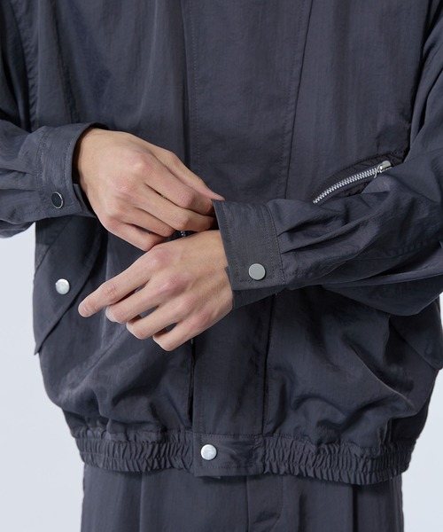 UNITED TOKYO（ユナイテッドトウキョウ）の「ヴァゼロナイロンブルゾン | セットアップ着用可能（ブルゾン・メンズ・ダークグレー/ブラック・2/1）」の17枚目の写真