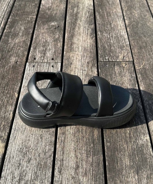 PUMA（プーマ）の「PUMA/プーマ レディース サンダル 厚底 MAYU PUFFY SANDALS WNS ウィメンズ マユ パフィー サンダル 399451（サンダル・レディース・ブラック/ホワイト・25.0cm/24.0cm/23.0cm）」の3枚目の写真