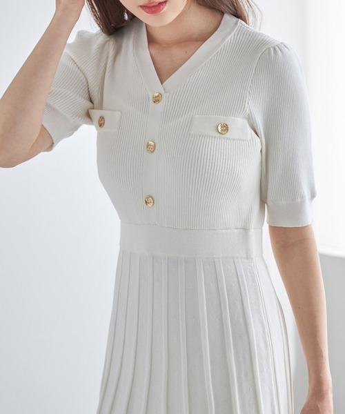 【セール】アンティーク風飾り釦付き配色プリーツニットワンピース（ワンピース）｜tocco closet（トッコ クローゼット）