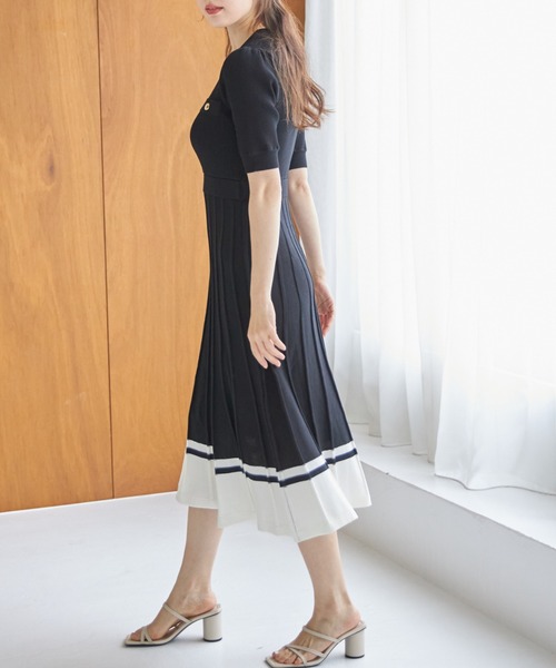 【セール】アンティーク風飾り釦付き配色プリーツニットワンピース（ワンピース）｜tocco closet（トッコ クローゼット）