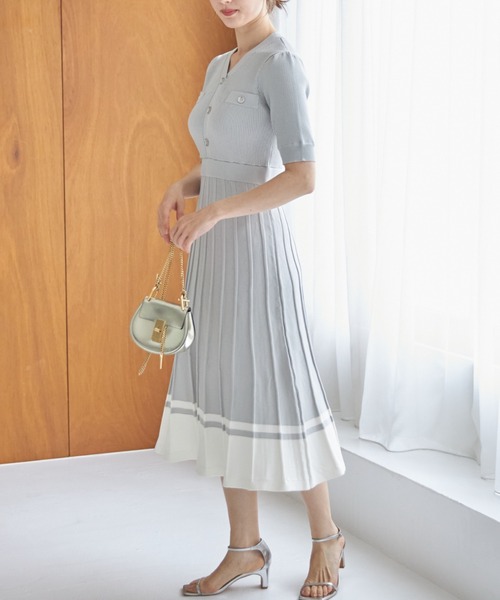 【セール】アンティーク風飾り釦付き配色プリーツニットワンピース（ワンピース）｜tocco closet（トッコ クローゼット）