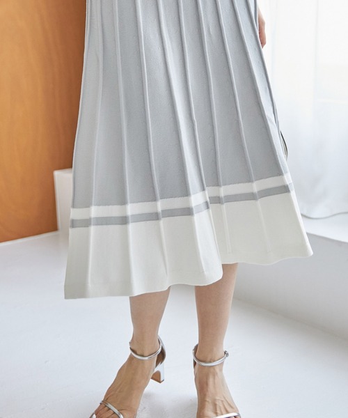 【セール】アンティーク風飾り釦付き配色プリーツニットワンピース（ワンピース）｜tocco closet（トッコ クローゼット）