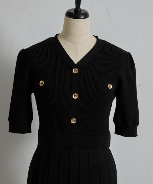 【セール】アンティーク風飾り釦付き配色プリーツニットワンピース（ワンピース）｜tocco closet（トッコ クローゼット）