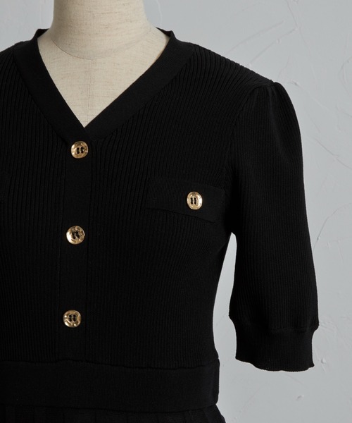 【セール】アンティーク風飾り釦付き配色プリーツニットワンピース（ワンピース）｜tocco closet（トッコ クローゼット）