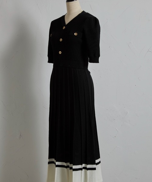 【セール】アンティーク風飾り釦付き配色プリーツニットワンピース（ワンピース）｜tocco closet（トッコ クローゼット）