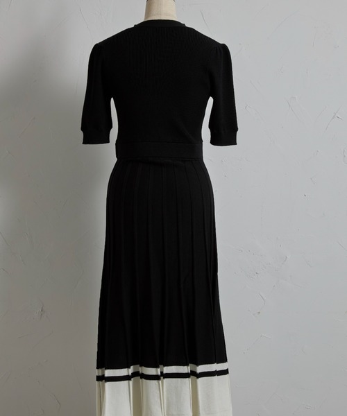 【セール】アンティーク風飾り釦付き配色プリーツニットワンピース（ワンピース）｜tocco closet（トッコ クローゼット）