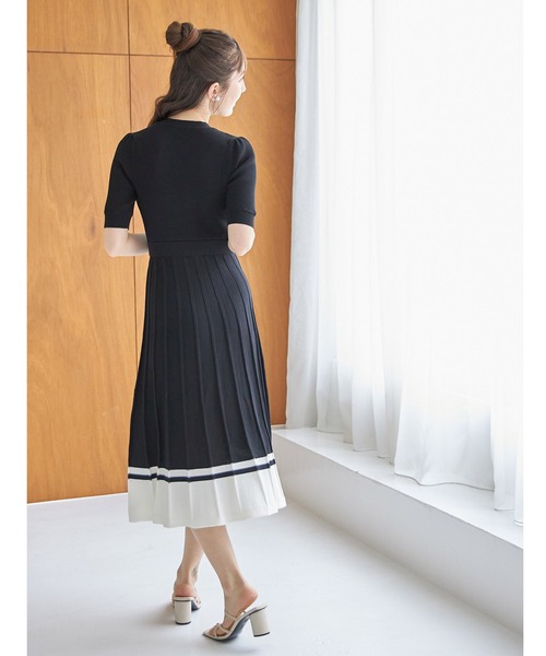 tocco closet(トッコ クローゼット)の「アンティーク風飾り釦付き配色プリーツニットワンピース(ワンピース・レディース・ライトグレー/ブラック/オフホワイト・M)」の6枚目の写真