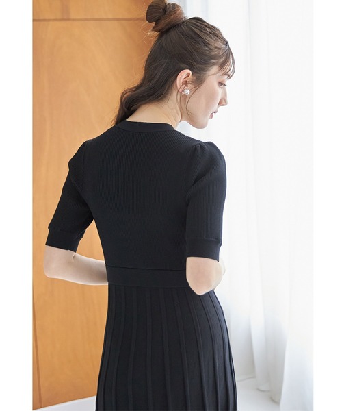 tocco closet(トッコ クローゼット)の「アンティーク風飾り釦付き配色プリーツニットワンピース(ワンピース・レディース・ライトグレー/ブラック/オフホワイト・M)」の5枚目の写真