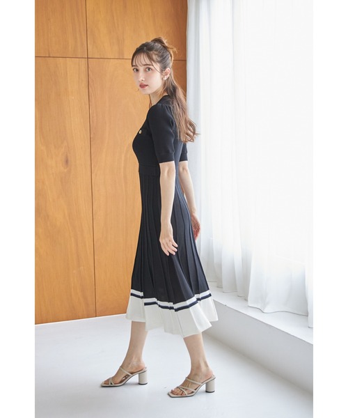 tocco closet(トッコ クローゼット)の「アンティーク風飾り釦付き配色プリーツニットワンピース(ワンピース・レディース・ライトグレー/ブラック/オフホワイト・M)」の8枚目の写真