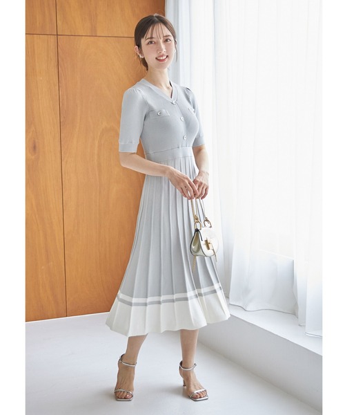 tocco closet(トッコ クローゼット)の「アンティーク風飾り釦付き配色プリーツニットワンピース(ワンピース・レディース・ライトグレー/ブラック/オフホワイト・M)」の9枚目の写真