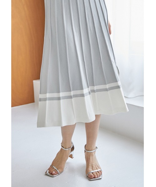 tocco closet(トッコ クローゼット)の「アンティーク風飾り釦付き配色プリーツニットワンピース(ワンピース・レディース・ライトグレー/ブラック/オフホワイト・M)」の15枚目の写真