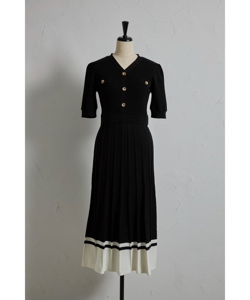 tocco closet(トッコ クローゼット)の「アンティーク風飾り釦付き配色プリーツニットワンピース(ワンピース・レディース・ライトグレー/ブラック/オフホワイト・M)」の12枚目の写真