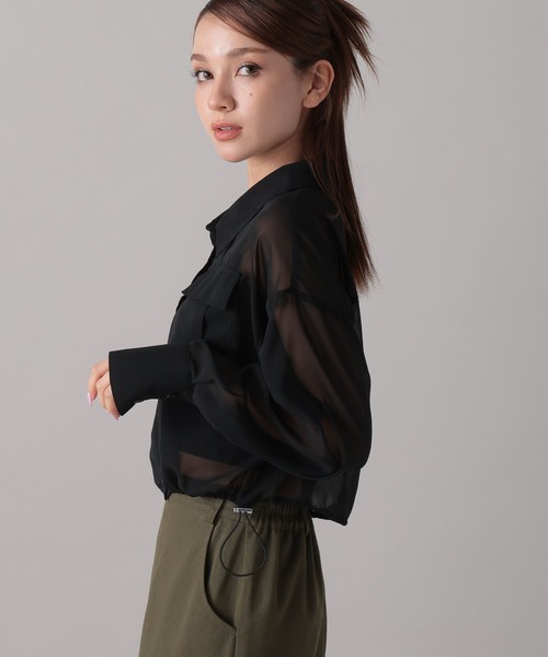 FOREVER 21（フォーエバー トゥエンティーワン）の「【2024FW】クロップドドロストシャツ（シャツ/ブラウス・レディース・オフホワイト/ブラック系その他/ブラック/ホワイト系その他・FREE）」の4枚目の写真