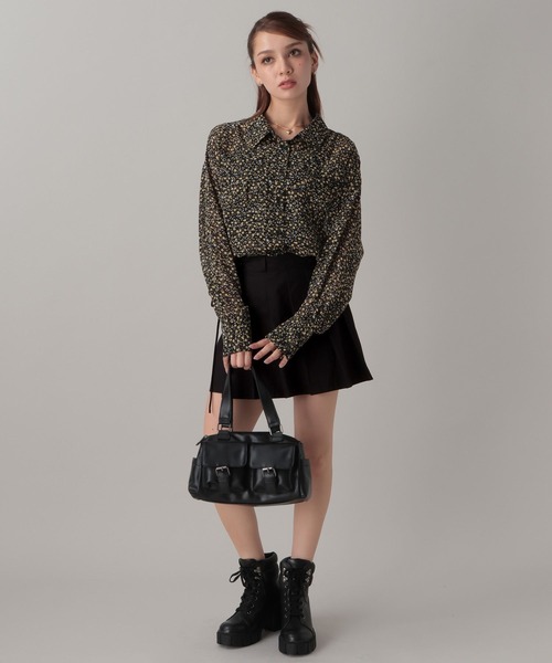 FOREVER 21（フォーエバー トゥエンティーワン）の「【2024FW】クロップドドロストシャツ（シャツ/ブラウス・レディース・オフホワイト/ブラック系その他/ブラック/ホワイト系その他・FREE）」の6枚目の写真