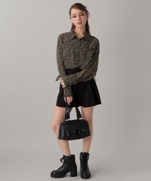 FOREVER 21（フォーエバー トゥエンティーワン）の「【2024FW】クロップドドロストシャツ（シャツ/ブラウス・レディース・オフホワイト/ブラック系その他/ブラック/ホワイト系その他・FREE）」の5枚目の写真