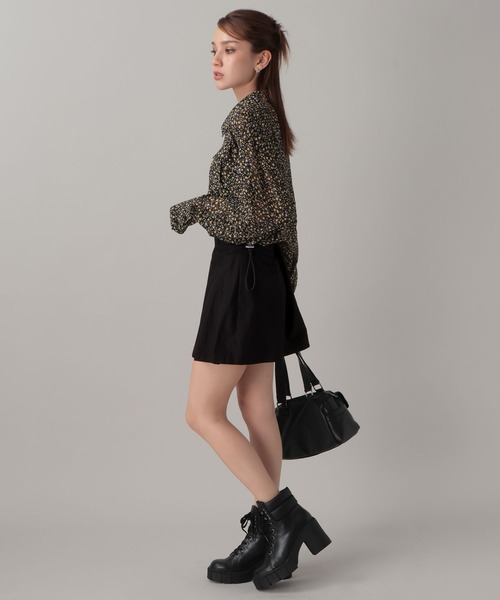 FOREVER 21（フォーエバー トゥエンティーワン）の「【2024FW】クロップドドロストシャツ（シャツ/ブラウス・レディース・オフホワイト/ブラック系その他/ブラック/ホワイト系その他・FREE）」の8枚目の写真