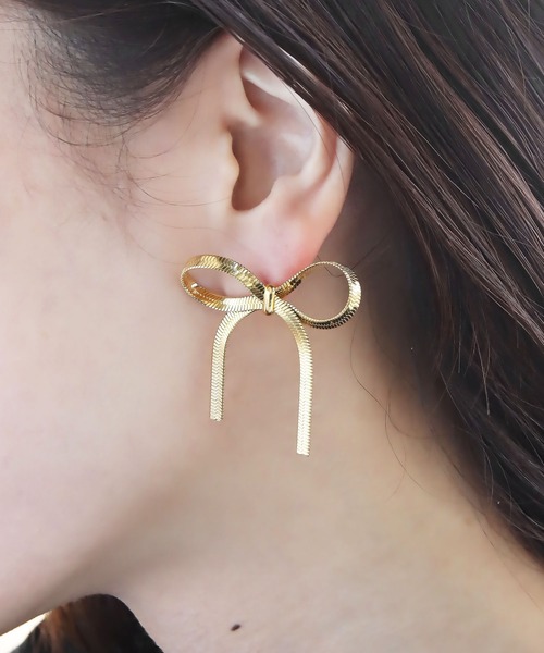 abaskdesign(アバスクデザイン)の「金属アレルギー対応 スネークチェーンリボンピアス M(ピアス(両耳用)・レディース・ゴールド・FREE)」の5枚目の写真