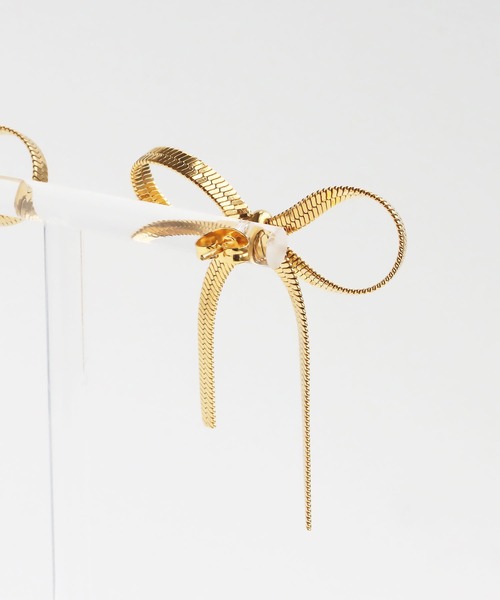 abaskdesign(アバスクデザイン)の「金属アレルギー対応 スネークチェーンリボンピアス M(ピアス(両耳用)・レディース・ゴールド・FREE)」の8枚目の写真