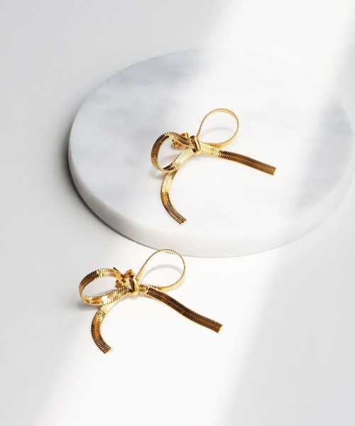 abaskdesign(アバスクデザイン)の「金属アレルギー対応 スネークチェーンリボンピアス M(ピアス(両耳用)・レディース・ゴールド・FREE)」の12枚目の写真