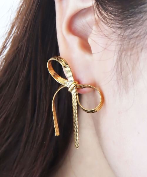 abaskdesign(アバスクデザイン)の「金属アレルギー対応 スネークチェーンリボンピアス M(ピアス(両耳用)・レディース・ゴールド・FREE)」の6枚目の写真