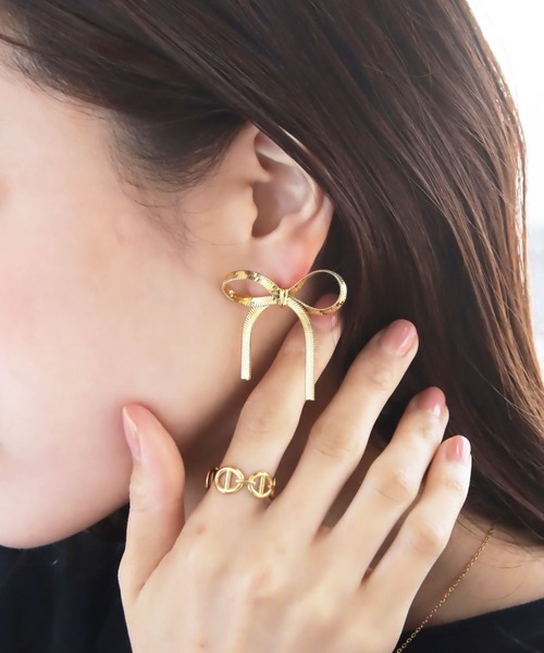 abaskdesign(アバスクデザイン)の「金属アレルギー対応 スネークチェーンリボンピアス M(ピアス(両耳用)・レディース・ゴールド・FREE)」の13枚目の写真