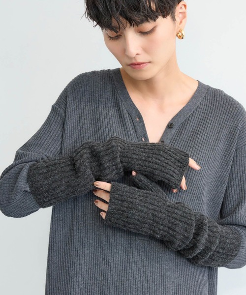 BARNYARDSTORM（バンヤードストーム）の「BARNYARDSTORM / カシミア混アームウォーマー（アームカバー・レディース・チャコール/グレー・FREE）」の2枚目の写真