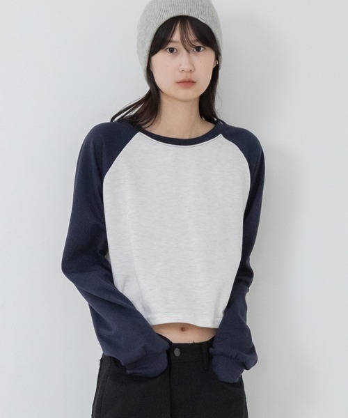 HEILIS(ヘイリス)の「【新色追加】クロップド丈ラグランスリーブロングTシャツ / グレー ネイビー グリーン ラグラン コンパクト クロップド 秋服 冬服 春服 ノームコア ショート丈 インナー 韓国 長袖 ロンT スウェット レイヤード(Tシャツ/カットソー・レディース・グリーン/ネイビー/グレー・FREE)」の5枚目の写真