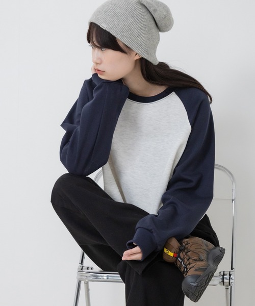 HEILIS(ヘイリス)の「【新色追加】クロップド丈ラグランスリーブロングTシャツ / グレー ネイビー グリーン ラグラン コンパクト クロップド 秋服 冬服 春服 ノームコア ショート丈 インナー 韓国 長袖 ロンT スウェット レイヤード(Tシャツ/カットソー・レディース・グリーン/ネイビー/グレー・FREE)」の11枚目の写真