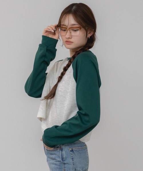 HEILIS(ヘイリス)の「【新色追加】クロップド丈ラグランスリーブロングTシャツ / グレー ネイビー グリーン ラグラン コンパクト クロップド 秋服 冬服 春服 ノームコア ショート丈 インナー 韓国 長袖 ロンT スウェット レイヤード(Tシャツ/カットソー・レディース・グリーン/ネイビー/グレー・FREE)」の14枚目の写真