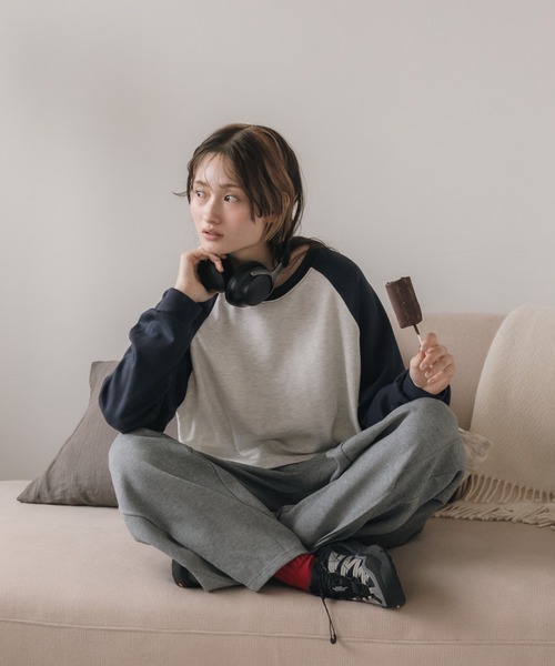 HEILIS(ヘイリス)の「【新色追加】クロップド丈ラグランスリーブロングTシャツ / グレー ネイビー グリーン ラグラン コンパクト クロップド 秋服 冬服 春服 ノームコア ショート丈 インナー 韓国 長袖 ロンT スウェット レイヤード(Tシャツ/カットソー・レディース・グリーン/ネイビー/グレー・FREE)」の21枚目の写真