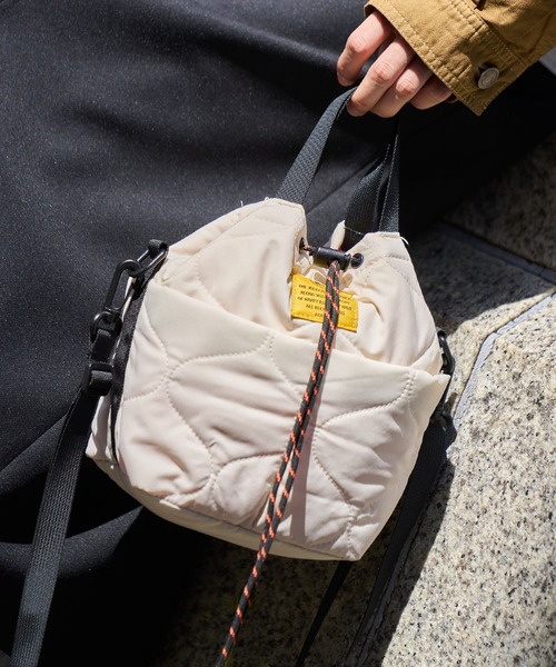 KiU（キウ）の「パデッドポケッタフルミニショルダーバッグ（ショルダーバッグ・レディース・アイボリー/カーキ/ブラック/レオパード/グレー/テラコッタ・FREE）」の20枚目の写真