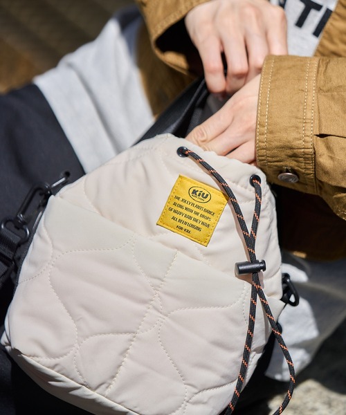 KiU（キウ）の「パデッドポケッタフルミニショルダーバッグ（ショルダーバッグ・レディース・アイボリー/カーキ/ブラック/レオパード/グレー/テラコッタ・FREE）」の19枚目の写真