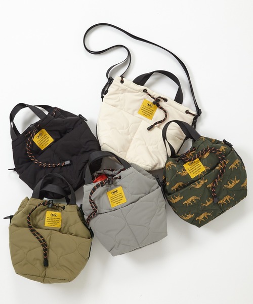 KiU（キウ）の「パデッドポケッタフルミニショルダーバッグ（ショルダーバッグ・レディース・アイボリー/カーキ/ブラック/レオパード/グレー/テラコッタ・FREE）」の9枚目の写真