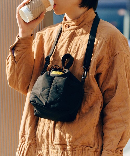 KiU（キウ）の「パデッドポケッタフルミニショルダーバッグ（ショルダーバッグ・レディース・アイボリー/カーキ/ブラック/レオパード/グレー/テラコッタ・FREE）」の12枚目の写真