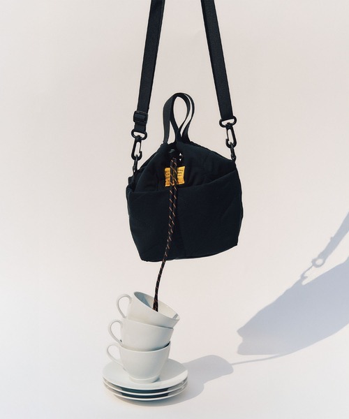 KiU（キウ）の「パデッドポケッタフルミニショルダーバッグ（ショルダーバッグ・レディース・アイボリー/カーキ/ブラック/レオパード/グレー/テラコッタ・FREE）」の8枚目の写真