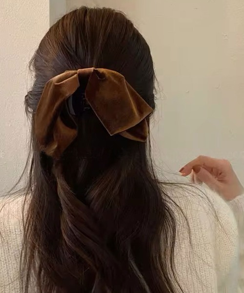 ammy.(エイミードット)の「【 ammy. / エイミードット 】 ベロア ビッグ リボン ヘアクリップ(バレッタ/ヘアクリップ・レディース・ブラウン/ワインレッド/ブラック/ダークパープル/ライトパープル・FREE)」の7枚目の写真