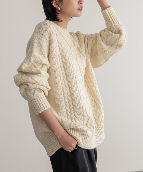 for/c（フォーシー）の「[洗濯機可]ボリュームケーブルニットプルオーバー【サスティナブル】（ニット/セーター・レディース・アイボリー/ネイビー/ベージュ・L/M）」の11枚目の写真