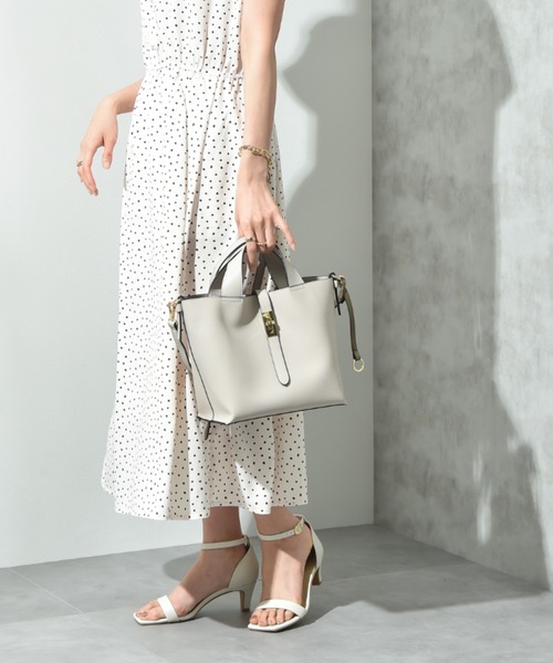 INTERPLANET（インタープラネット）の「スクエア２ＷＡＹ　ＢＡＧ（ショルダーバッグ・レディース・アイボリー/ブラック/グレイッシュベージュ・フリー）」の16枚目の写真