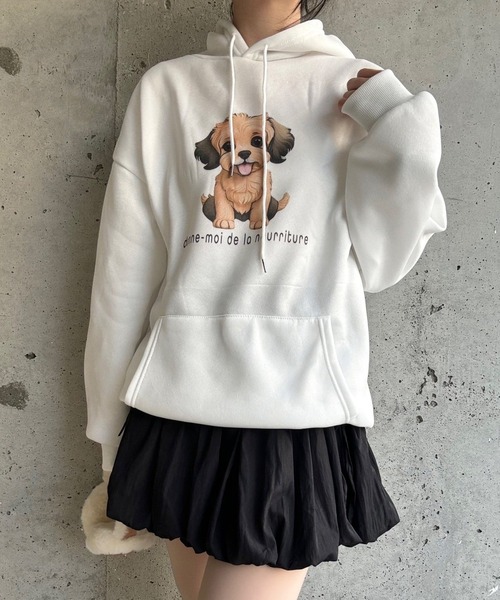 merrylatte(メリーラテ)の「dogデザインプリントパーカー(パーカー・レディース・ホワイト・MEDIUM)」の1枚目の写真