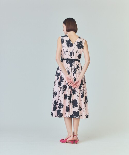 GRACE CLASS(グレースクラス)の「バイカラーボタニカルドレス(ワンピース・レディース・ブラック/ピンク・38/36)」の4枚目の写真