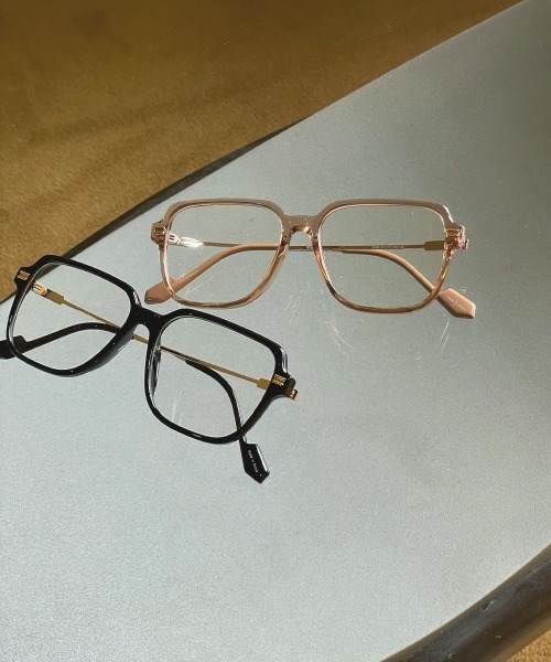 marjour（マージュール）の「BIG FRAME GLASSES（メガネ・レディース・ベージュ/ブラック・FREE）」の3枚目の写真