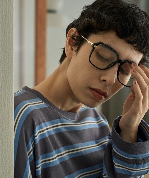 marjour（マージュール）の「BIG FRAME GLASSES（メガネ・レディース・ベージュ/ブラック・FREE）」の4枚目の写真