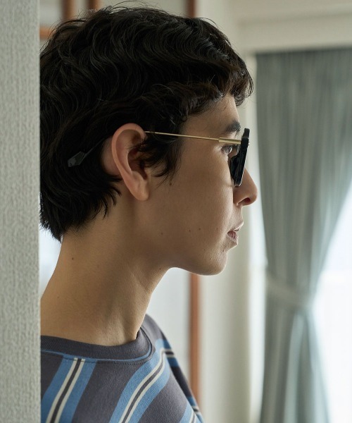marjour（マージュール）の「BIG FRAME GLASSES（メガネ・レディース・ベージュ/ブラック・FREE）」の5枚目の写真